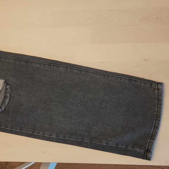 NWT Cellabie Straight Leg Jeans Size M Distressed Grey - Picture 3 of 14